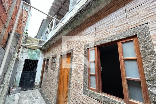 Fachada de casa para alugar com 1 quarto, 50m² em Bento Ribeiro, Rio de Janeiro