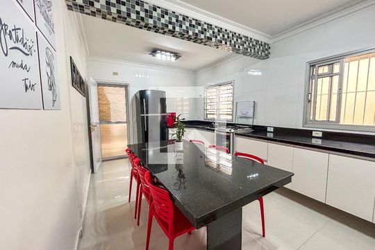 Cozinha de casa à venda com 3 quartos, 125m² em Jardim Santo Antoninho, São Paulo