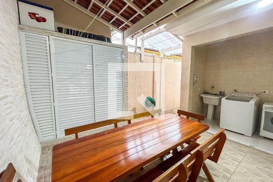 Área comum de casa à venda com 3 quartos, 125m² em Jardim Santo Antoninho, São Paulo