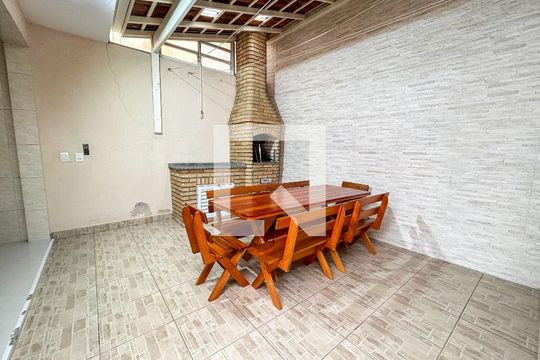 Área comum de casa à venda com 3 quartos, 125m² em Jardim Santo Antoninho, São Paulo