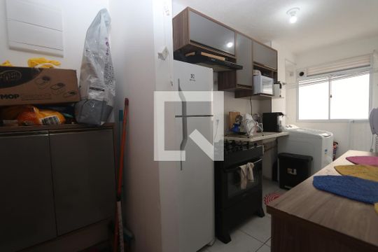 Cozinha de apartamento para alugar com 2 quartos, 42m² em Vila Suzana, São Paulo