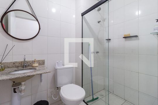 Banheiro de apartamento à venda com 2 quartos, 46m² em Piratininga, Osasco