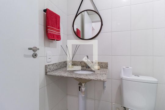 Banheiro de apartamento à venda com 2 quartos, 46m² em Piratininga, Osasco