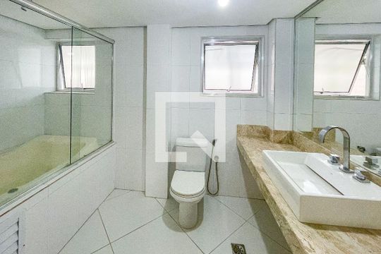 Banheiro da Suíte de apartamento à venda com 2 quartos, 137m² em Vila Mariana, São Paulo
