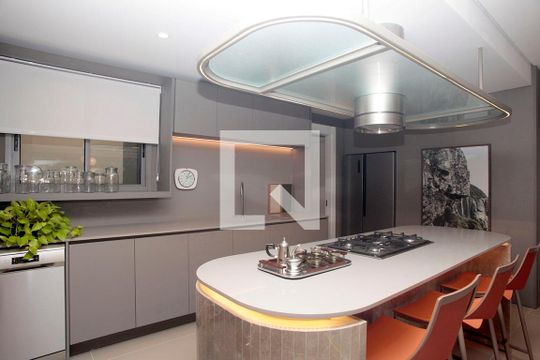 Cozinha de apartamento à venda com 3 quartos, 198m² em Petrópolis, Porto Alegre