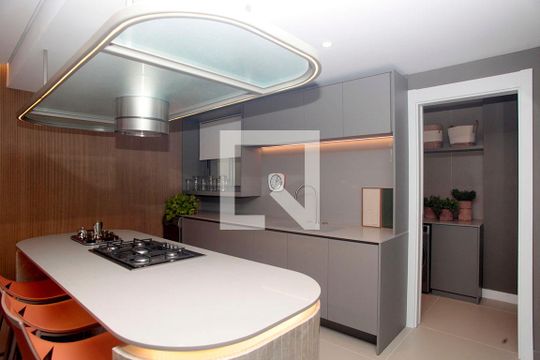 Cozinha de apartamento à venda com 3 quartos, 198m² em Petrópolis, Porto Alegre