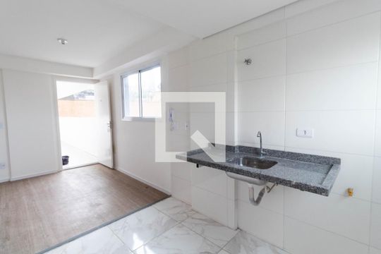 Cozinha de apartamento para alugar com 2 quartos, 44m² em Vila Ré, São Paulo