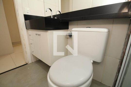 Banheiro de apartamento à venda com 2 quartos, 80m² em Chácara Agrindus, Taboão da Serra