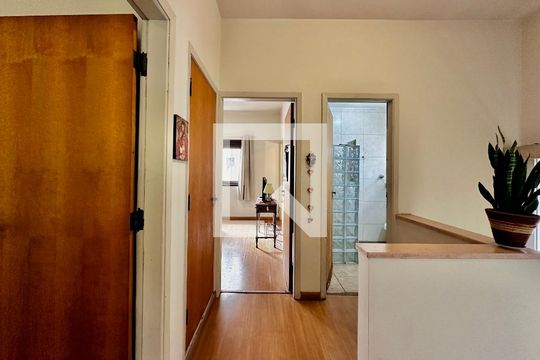Corredor Quartos de casa para alugar com 4 quartos, 170m² em Campo Belo, São Paulo