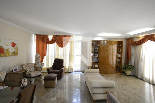 Casa para alugar com 3 quartos, 250m² em Vila Mariana, São Paulo