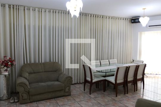 Sala de casa para alugar com 3 quartos, 90m² em Setor Marista, Goiânia