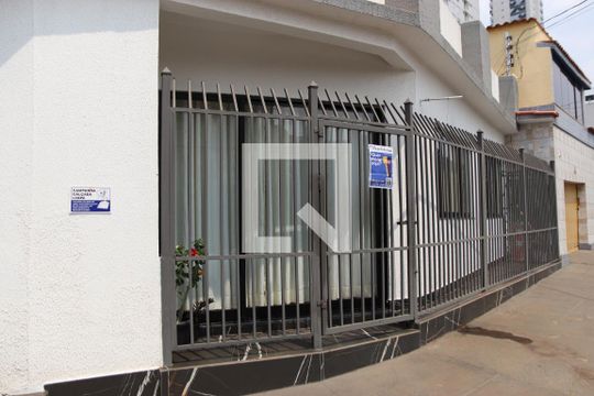 Fachada de casa para alugar com 3 quartos, 90m² em Setor Marista, Goiânia