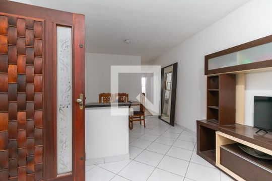 Sala de casa à venda com 2 quartos, 150m² em Vila Carmosina, São Paulo