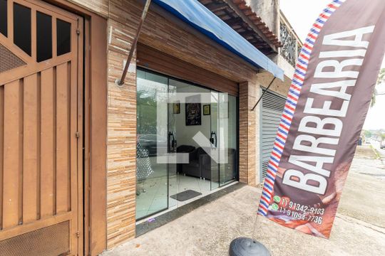 Fachada de casa à venda com 2 quartos, 150m² em Vila Carmosina, São Paulo