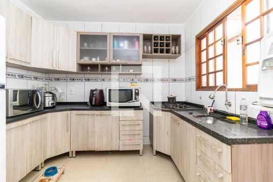 Cozinha de casa à venda com 2 quartos, 150m² em Vila Carmosina, São Paulo