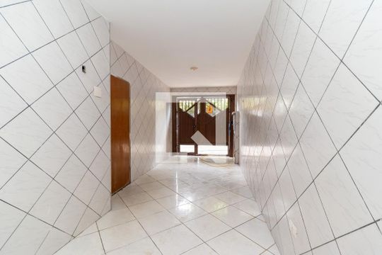 Garagem de casa à venda com 2 quartos, 150m² em Vila Carmosina, São Paulo