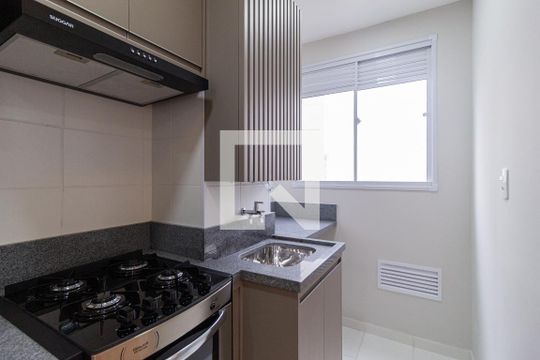 Cozinha e área de serviço de apartamento para alugar com 2 quartos, 40m² em Vila da Oportunidade, Carapicuíba