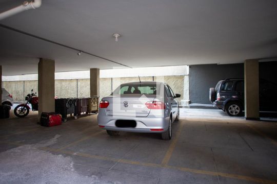 Garagem de apartamento à venda com 4 quartos, 136m² em Sagrada Família, Belo Horizonte