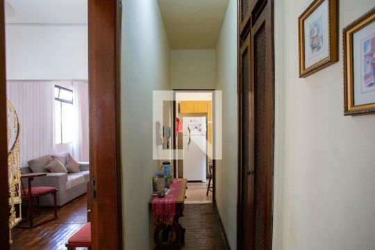 Corredor de apartamento à venda com 4 quartos, 136m² em Sagrada Família, Belo Horizonte