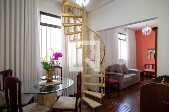 Sala de apartamento à venda com 4 quartos, 136m² em Sagrada Família, Belo Horizonte