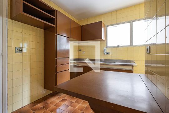 Cozinha de apartamento para alugar com 2 quartos, 96m² em Cerqueira César, São Paulo