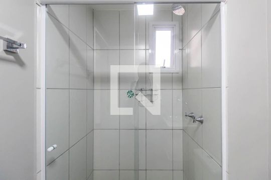 Banheiro de apartamento para alugar com 2 quartos, 50m² em Vila Antonieta, São Paulo