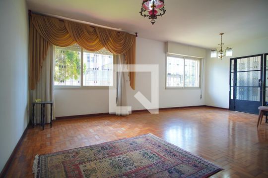 Casa à venda com 3 quartos, 200m² em Boa Vista, Porto Alegre
