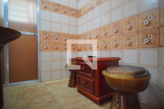 Banheiro da Suíte de casa à venda com 3 quartos, 200m² em Boa Vista, Porto Alegre