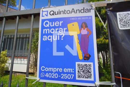Placa de casa à venda com 3 quartos, 200m² em Boa Vista, Porto Alegre