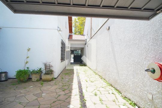 Garagem de casa à venda com 3 quartos, 200m² em Boa Vista, Porto Alegre