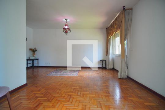 Sala de casa à venda com 3 quartos, 200m² em Boa Vista, Porto Alegre