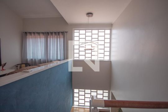 Escada de casa à venda com 7 quartos, 319m² em Vila Maria Alta, São Paulo