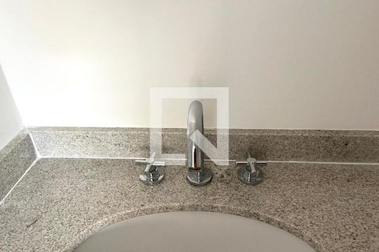 Banheiro da Suíte de apartamento à venda com 1 quarto, 28m² em Jardim Prudência, São Paulo
