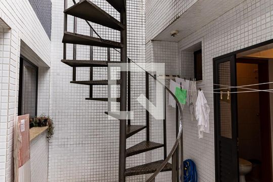 Escada de casa à venda com 3 quartos, 149m² em Aclimação, São Paulo