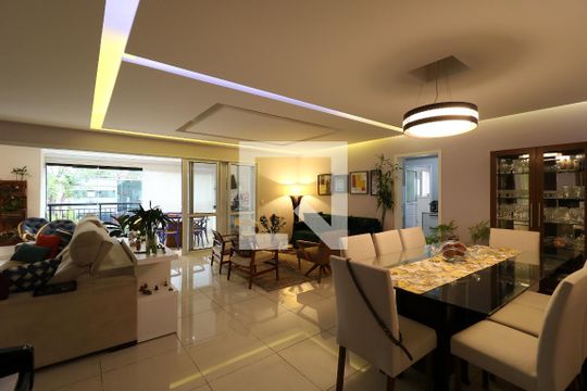 Sala de apartamento à venda com 3 quartos, 201m² em Vila Gilda, Santo André