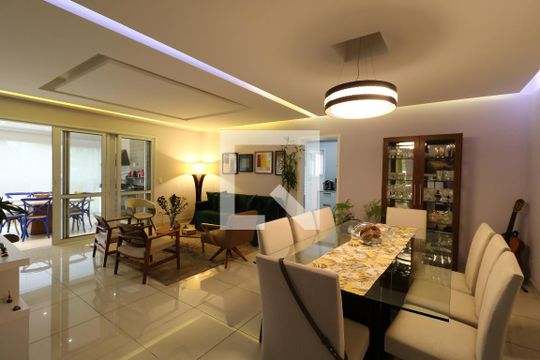 Sala de apartamento à venda com 3 quartos, 201m² em Vila Gilda, Santo André