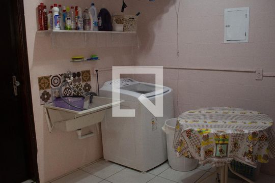 Área de serviço de casa para alugar com 3 quartos, 150m² em Pastoril, Ribeirão Pires