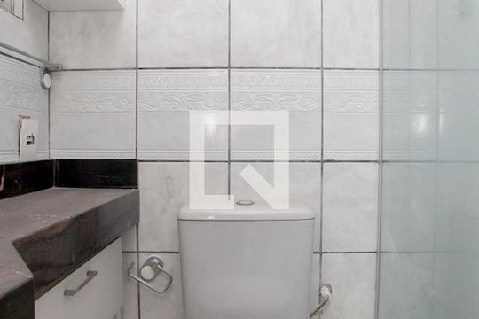 Banheiro de kitnet/studio à venda com 1 quarto, 27m² em Centro Histórico, Porto Alegre