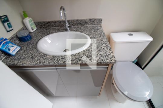 Banheiro de kitnet/studio para alugar com 1 quarto, 26m² em Campo Belo, São Paulo