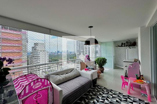 Varanda Sala de apartamento à venda com 3 quartos, 134m² em Santo Amaro, São Paulo