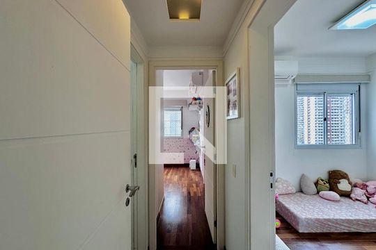 Corredor Suítes de apartamento à venda com 3 quartos, 134m² em Santo Amaro, São Paulo