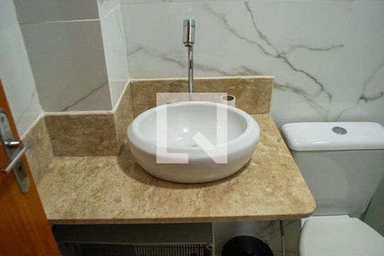 Banheiro  de casa de condomínio para alugar com 3 quartos, 80m² em Hípica, Porto Alegre