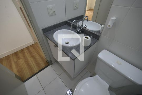 Banheiro de apartamento para alugar com 3 quartos, 75m² em Cambuci, São Paulo