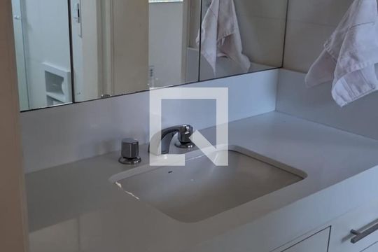 Banheiro de casa de condomínio à venda com 6 quartos, 391m² em Jacarepaguá, Rio de Janeiro