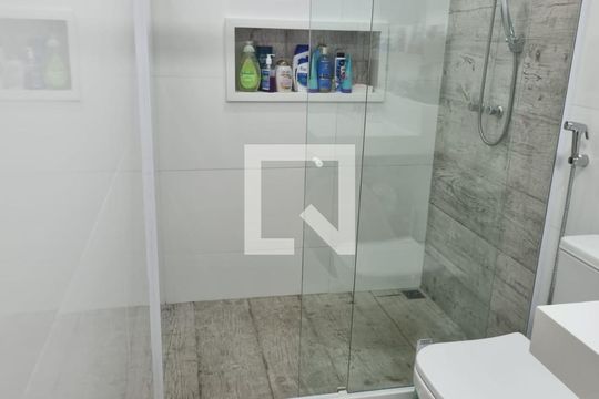 Banheiro de casa de condomínio à venda com 6 quartos, 391m² em Jacarepaguá, Rio de Janeiro