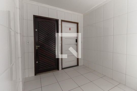 Hall de apartamento para alugar com 3 quartos, 66m² em Itaquera, São Paulo