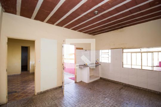 Cozinha de casa à venda com 2 quartos, 400m² em Cachoeirinha, Belo Horizonte