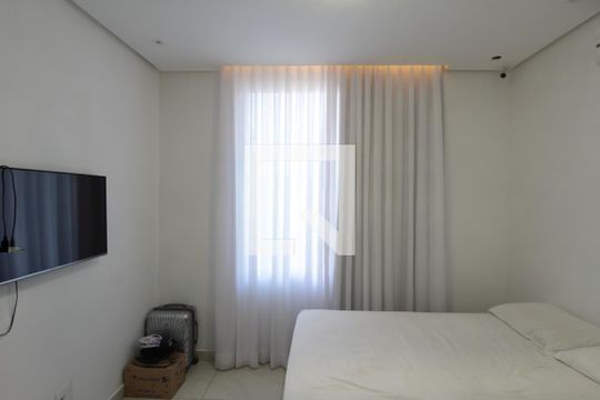 Suíte 1 de casa à venda com 3 quartos, 500m² em Braúnas, Belo Horizonte