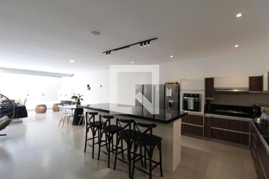 Cozinha de casa à venda com 3 quartos, 500m² em Braúnas, Belo Horizonte