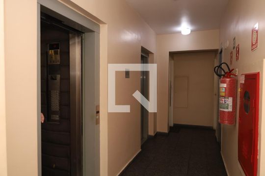 Área comum - Saguão do andar de apartamento para alugar com 2 quartos, 62m² em Vila Carmosina, São Paulo